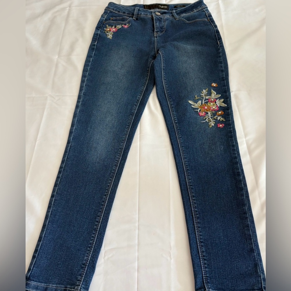 THORN Curvy Fit Jeans Size 4 Embroidered Floral Stretch Cropped Ankle Denim Boho